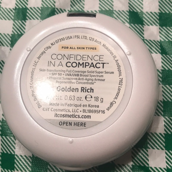 ✨IT COSMETICS — CONFIDENCE IN A COMPACT✨ - Picture 3 of 5